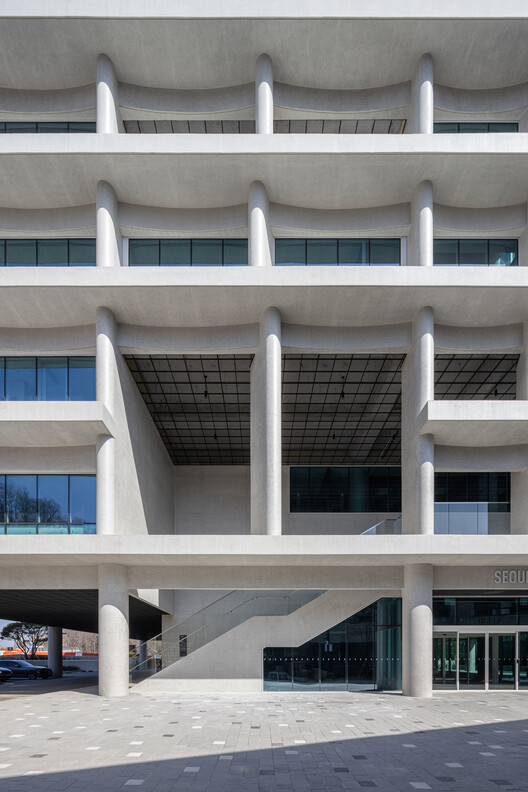 Mega Floor (Seoul AI Hub) / stpmj - Interior Photography, Concrete