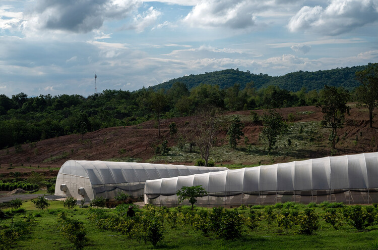 Khanong Phra Campsite / PHTAA Living Design - More Images