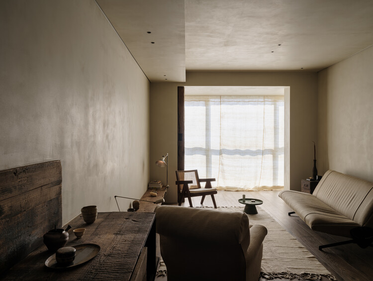 A Young Artist’s Home in Collected Time / Mountain Soil Interior Design - More Images